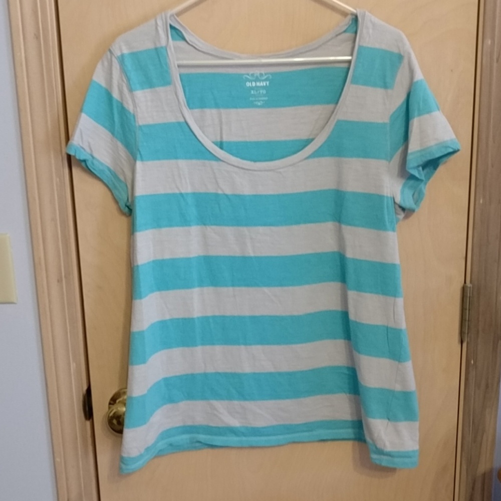 Old Navy t-shirt